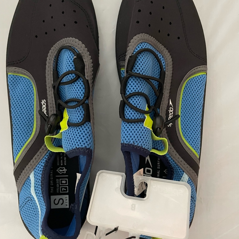 Speedo Men’s Blue and Black Swim Shoes with Quick Lace System size S(7-8) NWT